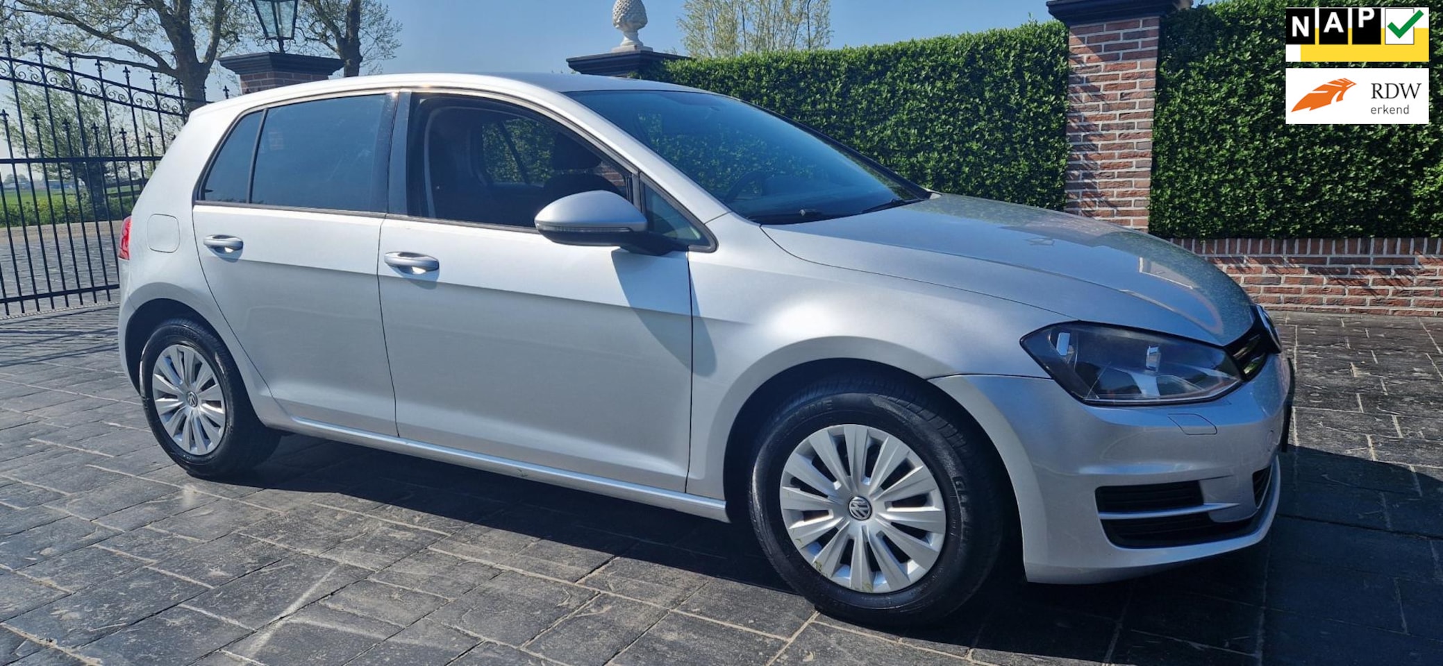 Volkswagen Golf - 1.6 TDI Arico Navigatie 5 deurs Euro-emissie 6 evt Nw APK DAB ESP Inruil Mogelijk - AutoWereld.nl