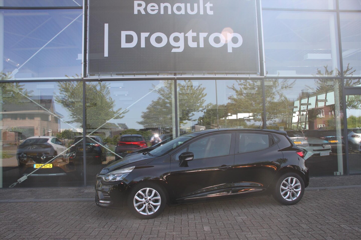 Renault Clio - 120PK-ZEN-66DKM-AIRCO-NAVI-CRUISE-LMV-CAMERA- - AutoWereld.nl