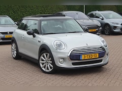 MINI Cooper - 1.5 / Panoramadak / Head-up / Half leder / Keyless / 17'' / Parkeerhulp achter / Bluetooth