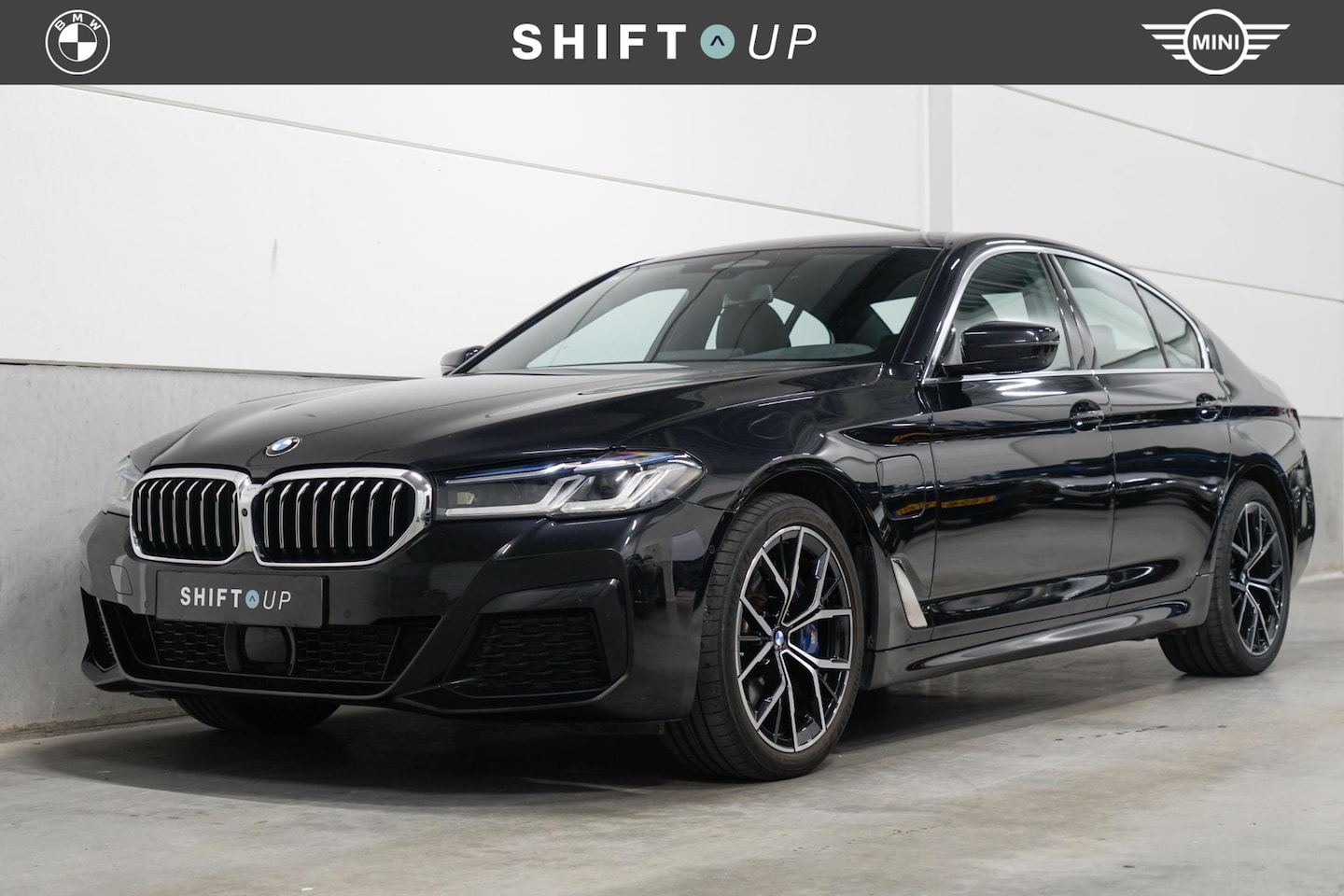 BMW 5-serie - 545e xDrive M-Sport | CoPilot | Laser | Stuurverwarming - AutoWereld.nl