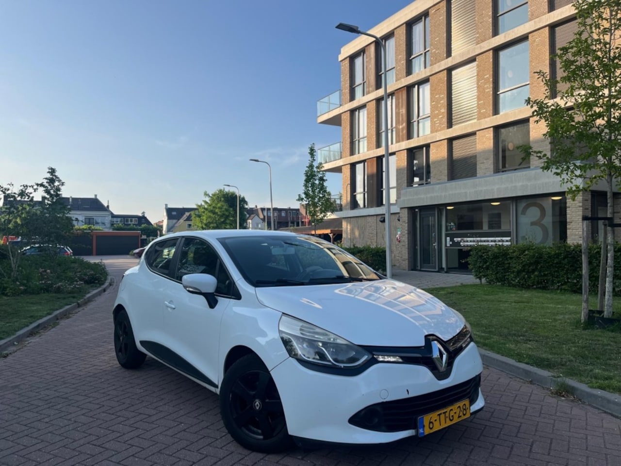 Renault Clio - 1.5 dCi Navigatie|Clima Expression - AutoWereld.nl