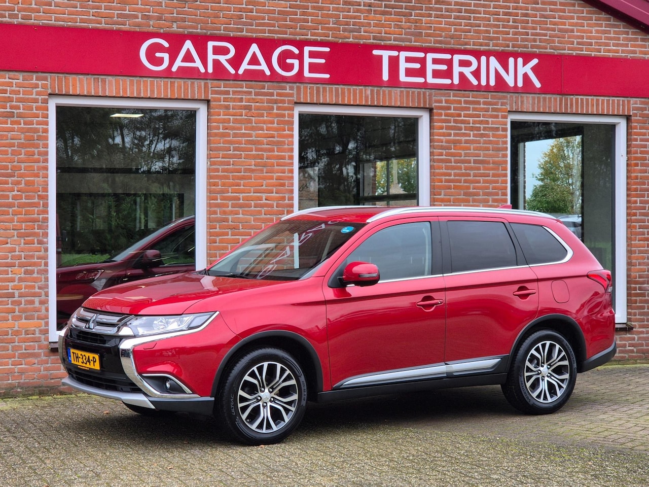 Mitsubishi Outlander - 2.0 Connect Pro 150PK 5drs AUTOMAAT clima, cruise, navi, carplay, keyless, led, trekhaak R - AutoWereld.nl