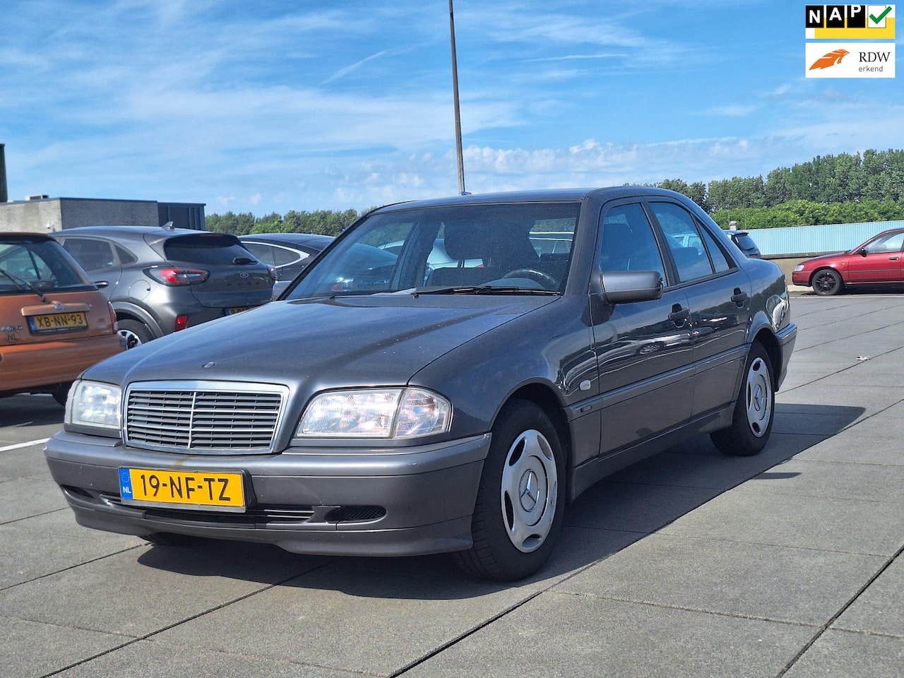 Mercedes-Benz C-klasse - €3850,- 180 Classic Apk Originele kilometers Sedan Apk - AutoWereld.nl