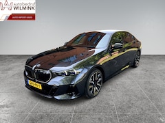 BMW 5-serie - 520i M Sport Pro ACC HUD Pano Grill Iconic Glow 360