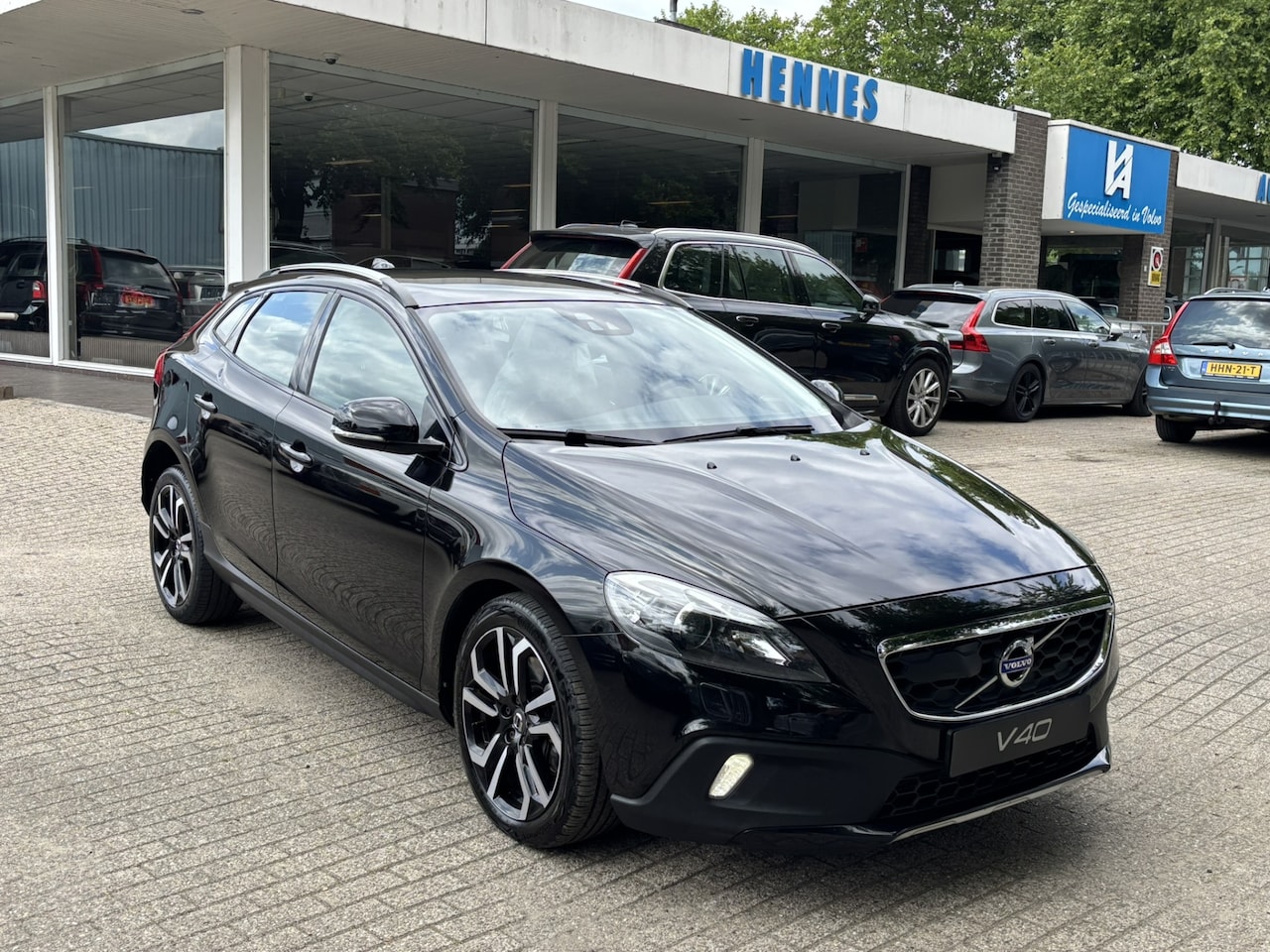 Volvo V40 Cross Country - 2.0 T4 AWD ACC Panorama BLIS PDC camera - AutoWereld.nl
