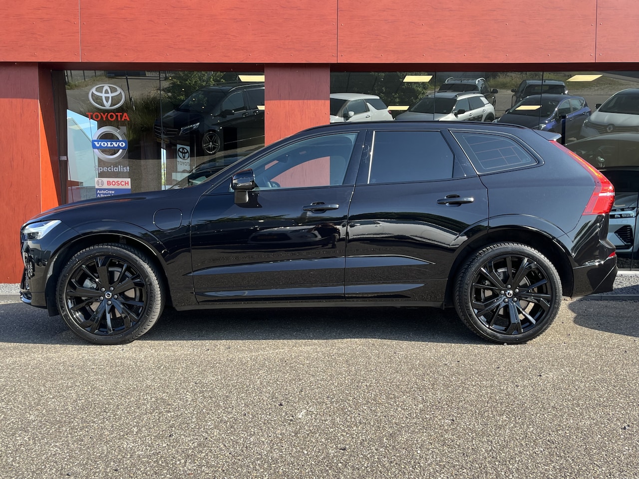 Volvo XC60 - 2.0 T6 Plug-in hybrid AWD Plus Black Edition 2.0 T6 Plug-in hybrid AWD Plus Black Edition - AutoWereld.nl