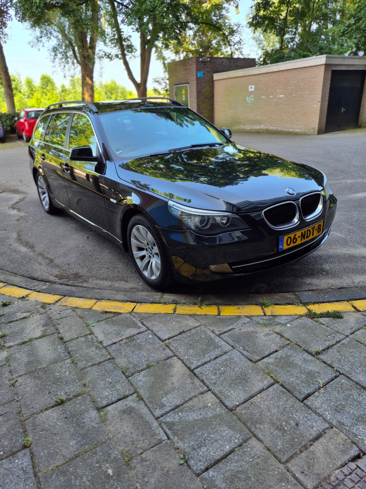 BMW 5-serie Touring - 520i Corporate Lease Business Line Edition II NIEUWE APK TM 7-5-2026 - AutoWereld.nl