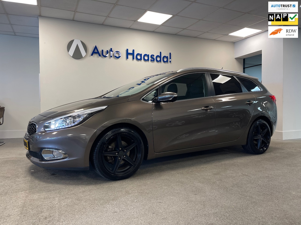 Kia Cee'd Sportswagon - 1.6 GDI 20th Anniversary|NAP|LUXE|17" - AutoWereld.nl