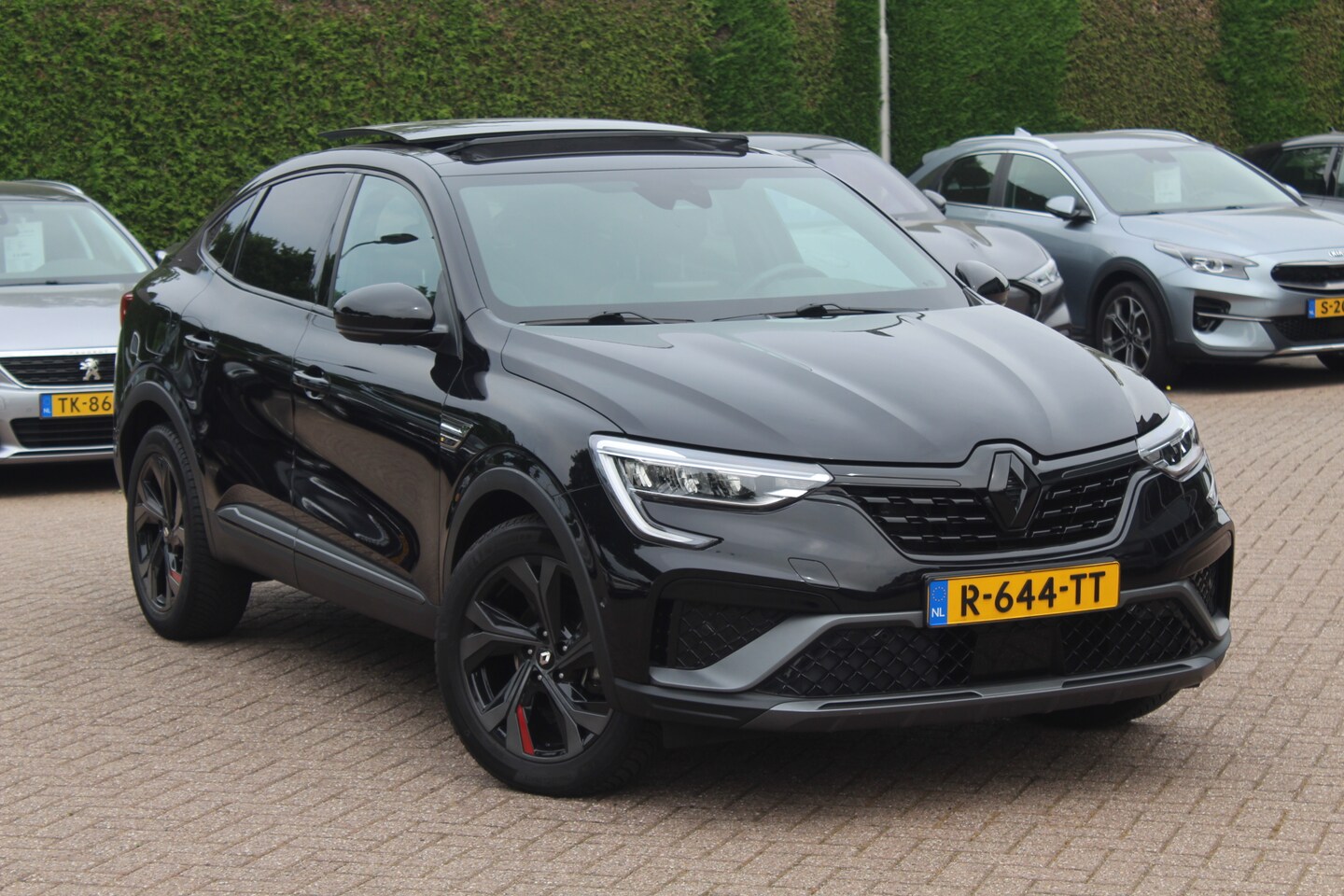 Renault Arkana - 1.6 E-Tech Hybrid 145 R.S. Line / Trekhaak / Panoramadak / Camera / Leder / 18'' / Bose / - AutoWereld.nl