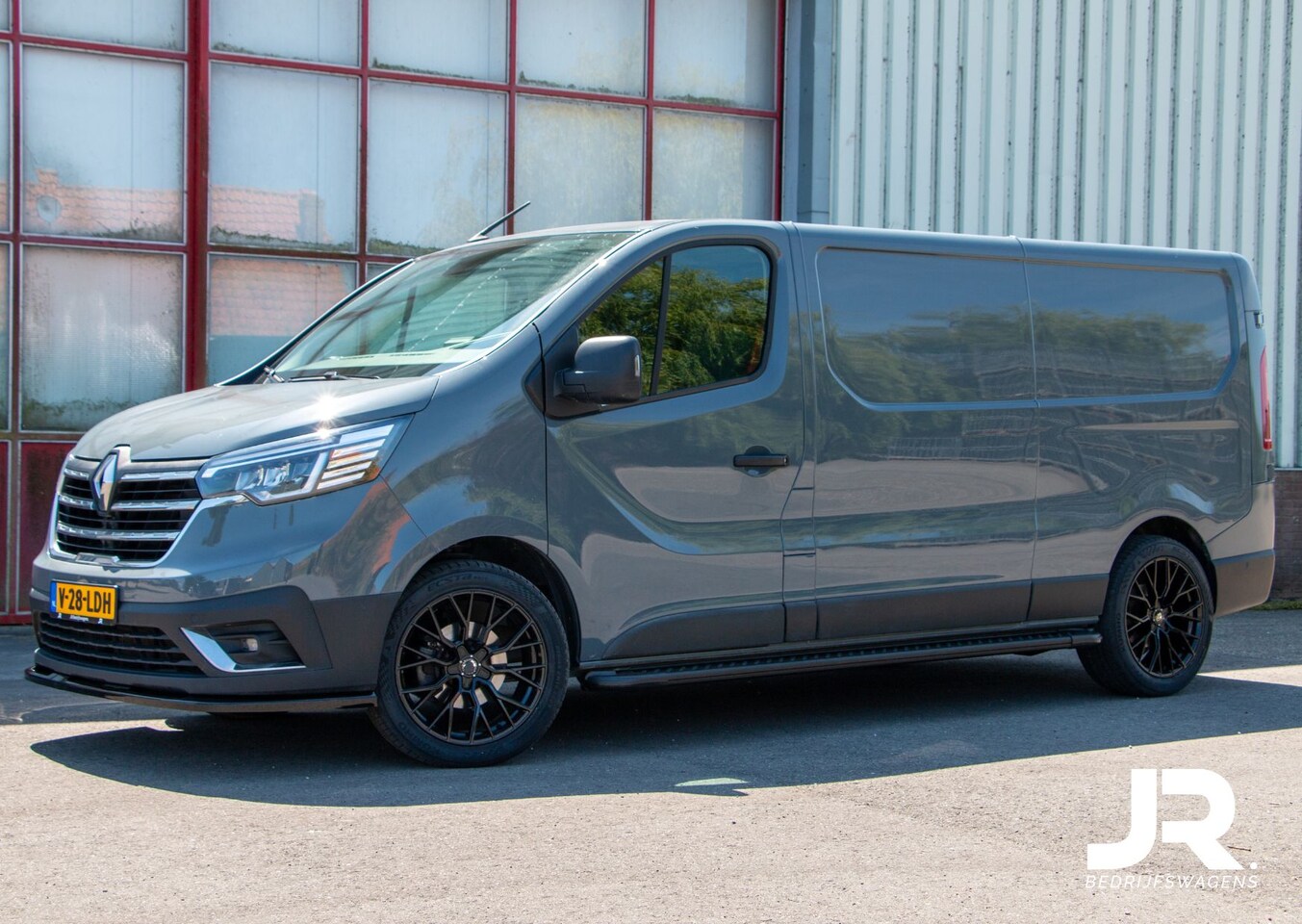 Renault Trafic - 2.0 dCi 150 T30 L2H1 CarPlay, Cruise, Trekhaak, Sidesteps - AutoWereld.nl