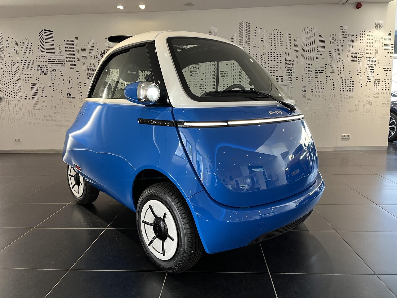 Micro Microlino - COMPETIZIONE 10.5 kWh 100% ELEKTRISCH UNIEK EYECATCHER ZONNEDAK 177KM RIJBEREIK - AutoWereld.nl