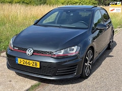 Volkswagen Golf - 2.0 TSI GTI 5-Drs Automaat (220 PK) ECC Navi LMV 19" Sportstoelen Cruisecontrol Panoramada