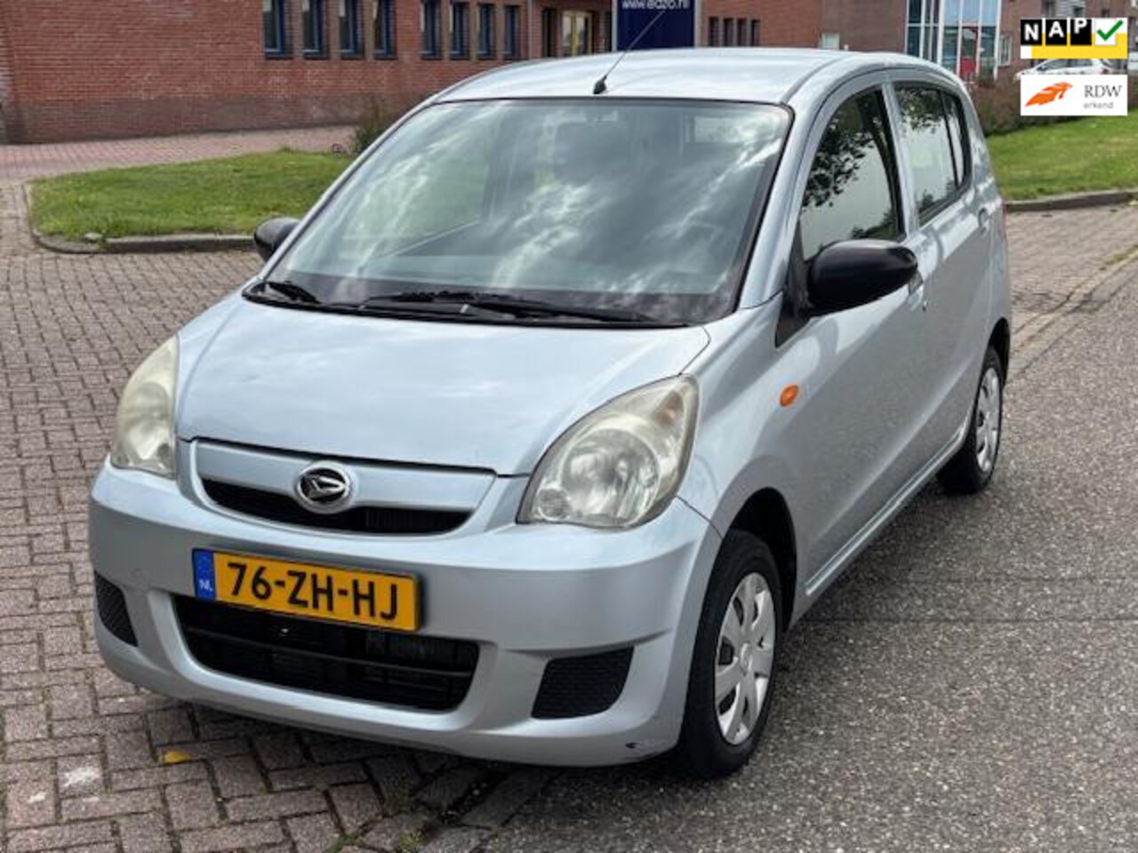 Daihatsu Cuore - 1.0 Trend 5-Deurs Stuurbekrachtiging Audio/CD ABS Getint glas Colorpakket EBD 2 x airbags - AutoWereld.nl