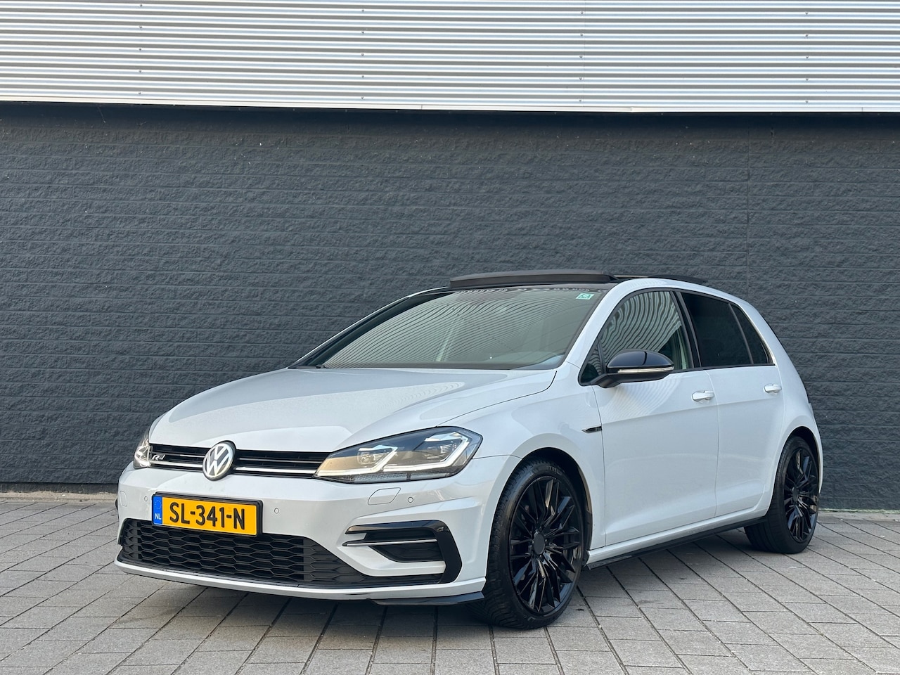 Volkswagen Golf - TSI R-Line Panorama Dsg Dealer onderhouden Led Xenon Alcantara - AutoWereld.nl