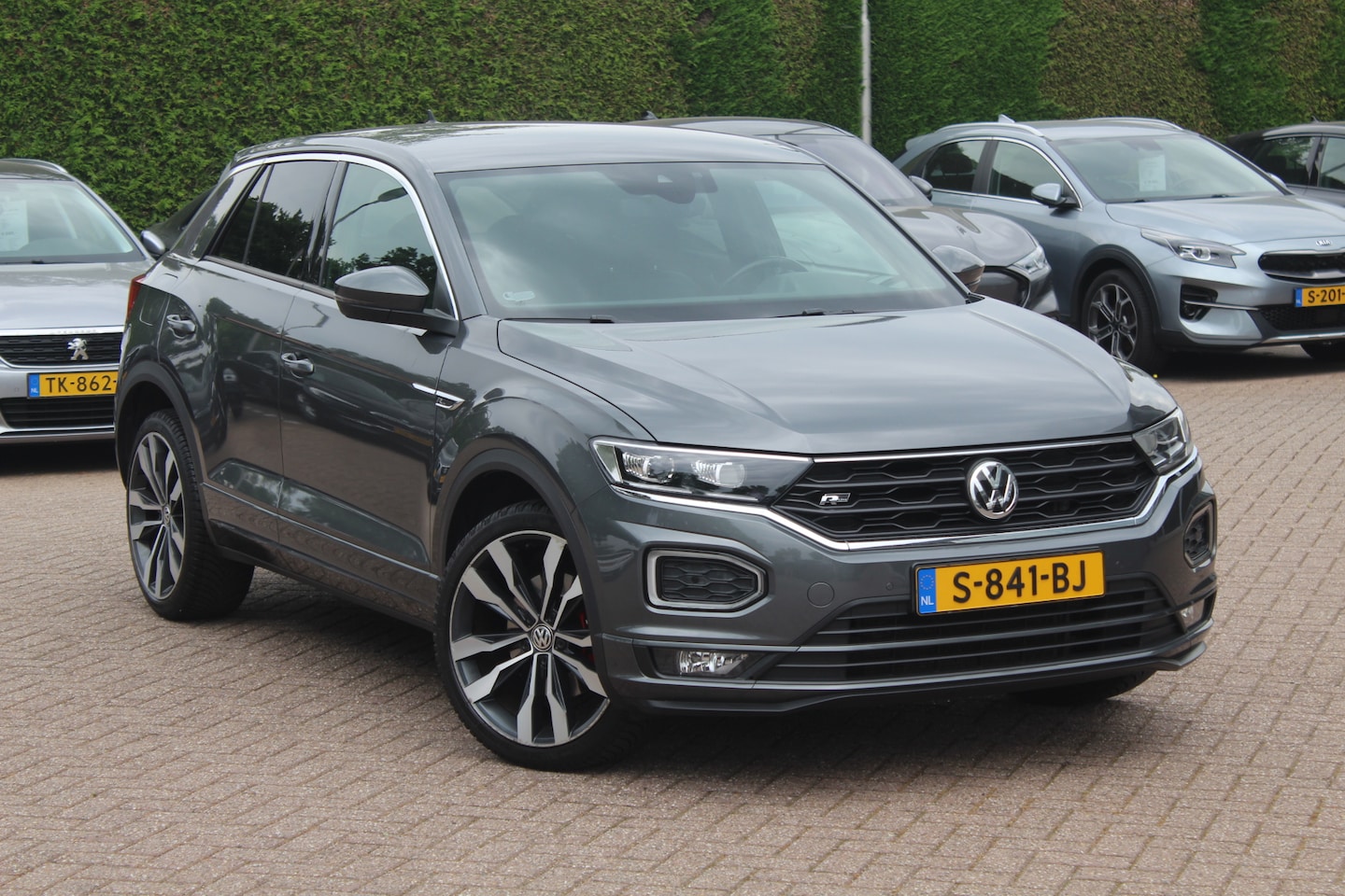 Volkswagen T-Roc - 1.5 TSI Sport Business 3x R-Line / Camera / Virtual Cockpit / Navigatie / 19'' / Keyless / - AutoWereld.nl