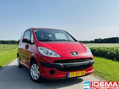 Peugeot 1007 - 1.4 Urban