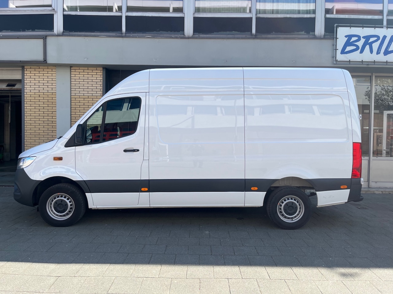 Mercedes-Benz Sprinter - 317 1.9 CDI L2H2 360 Camera, Navigatie, Carplay , Stoelverwarming, Geveerde stoel - AutoWereld.nl
