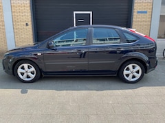Ford Focus - 1.6-16V Futura