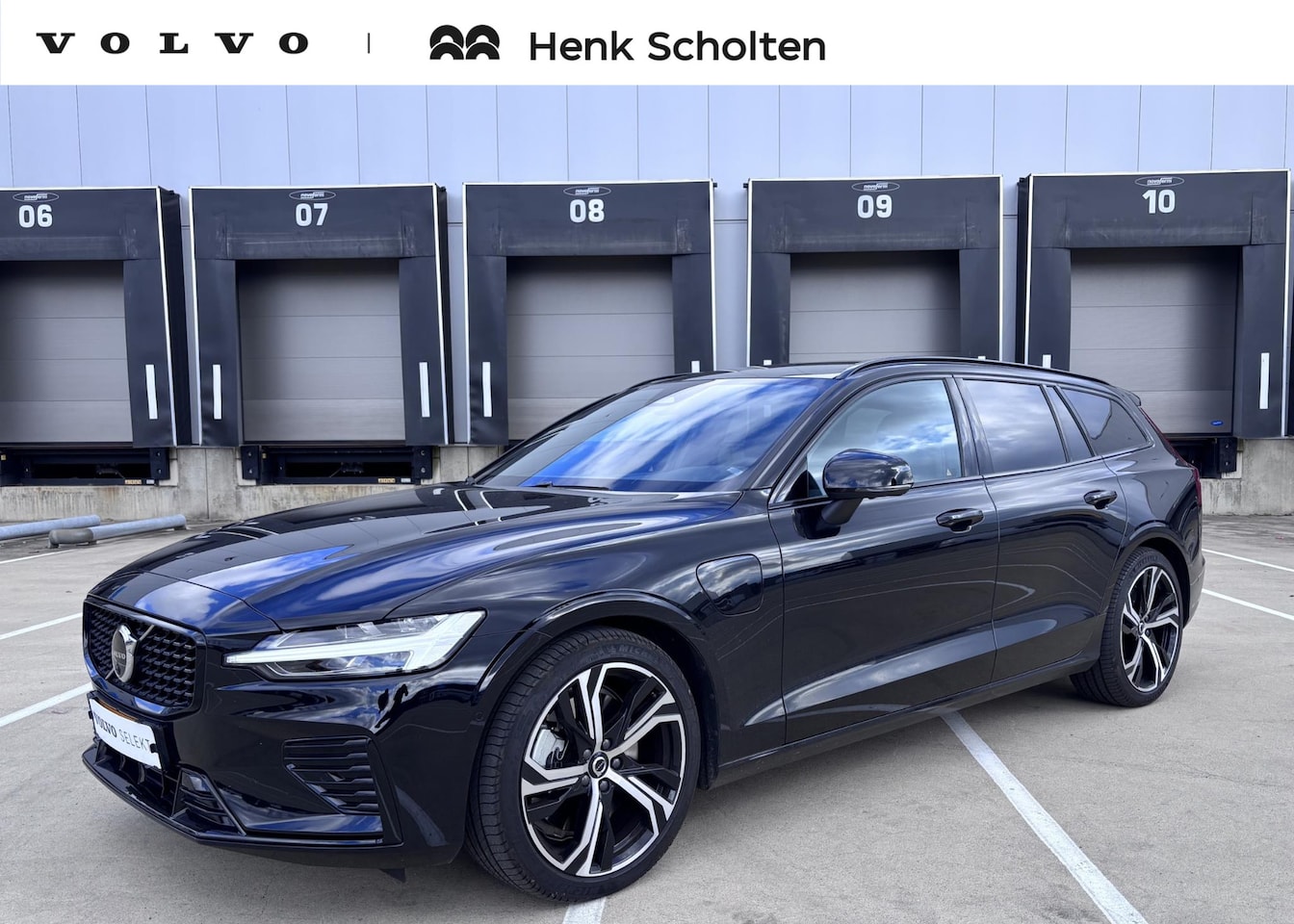 Volvo V60 - T6 Recharge AWD Plus Dark | DAB+ | 19-inch velgen | Getint glas achter | Adaptieve Cruise - AutoWereld.nl