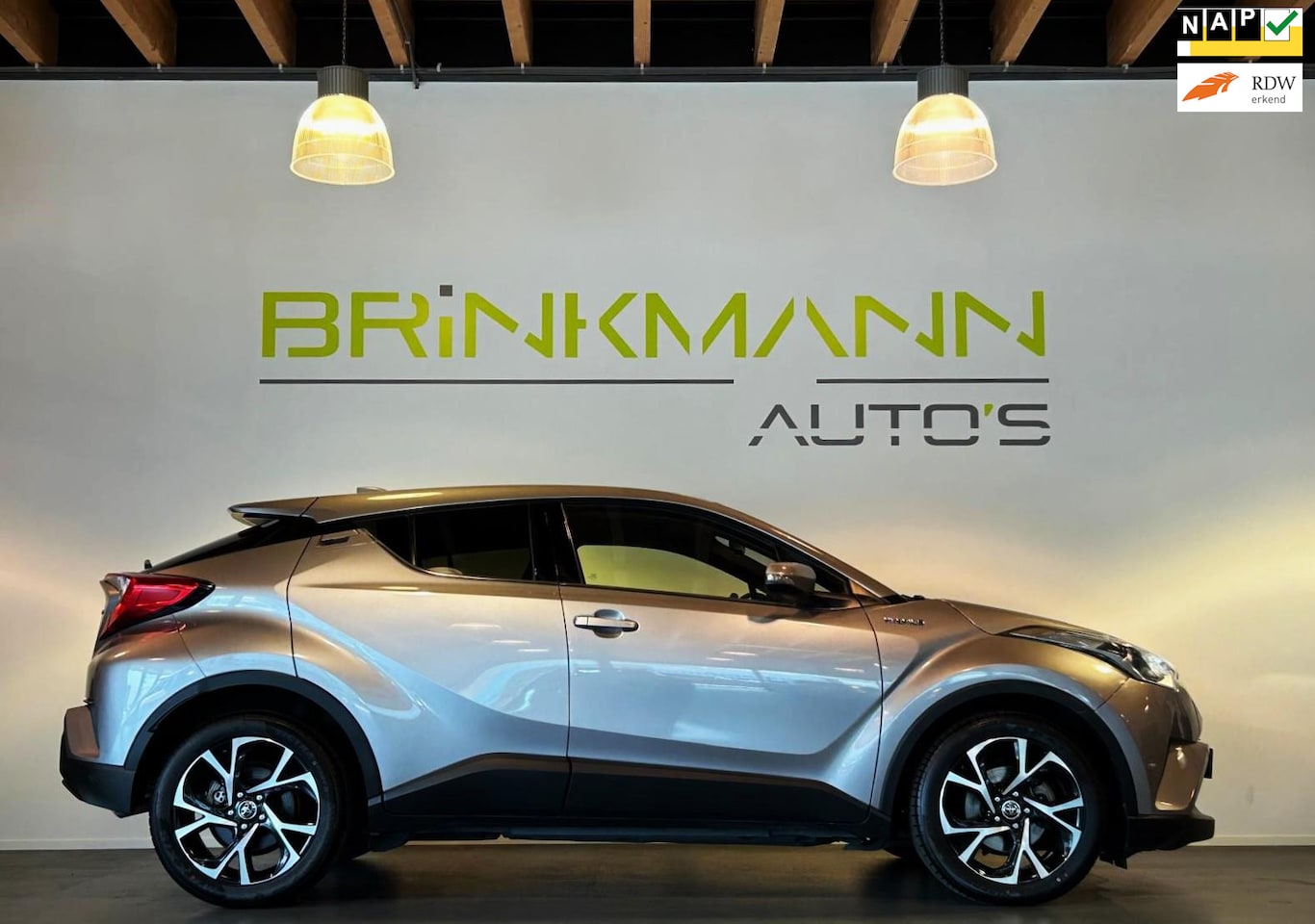 Toyota C-HR - 1.8 Hybrid Dynamic - Camera - Verw. stoelen - APK 06-2027 - AutoWereld.nl