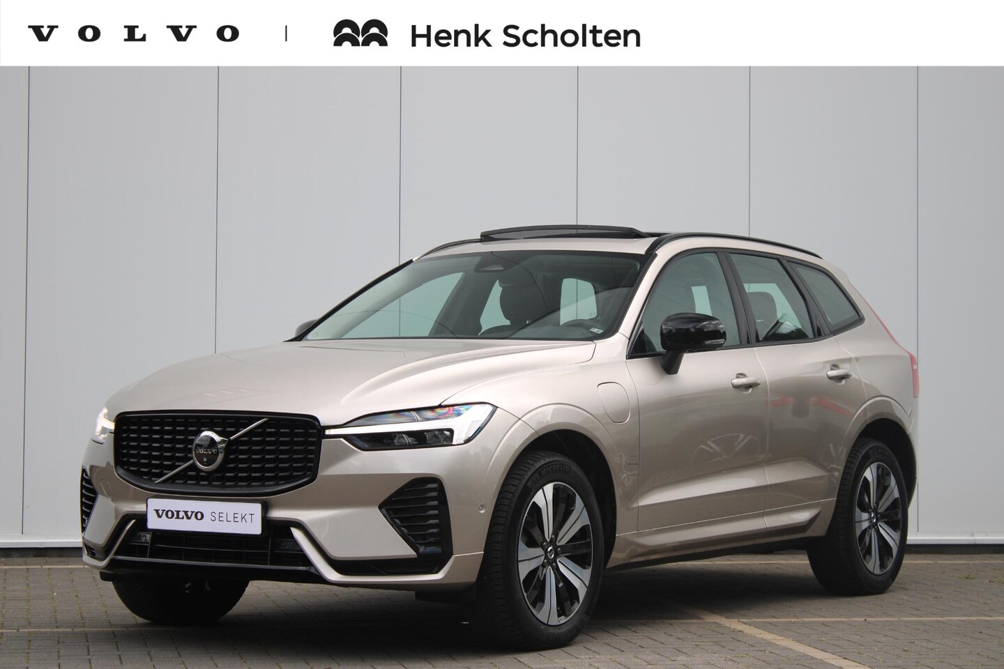 Volvo XC60 - T6 Automaat Plus Dark | 360 Graden Camera | Trekhaak | Parkeersensoren | Verwarmbare Voor- - AutoWereld.nl