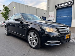 Mercedes-Benz C-klasse - 180 Premium Edition AUTOMAAT / DEALER ONDERHOUDEN