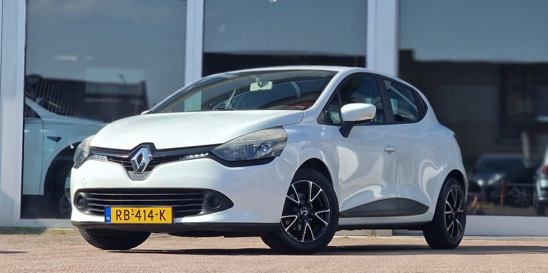 Renault Clio - 1.2i 16V Night & Day Airco LM velgen Navigatie Mooi! - AutoWereld.nl