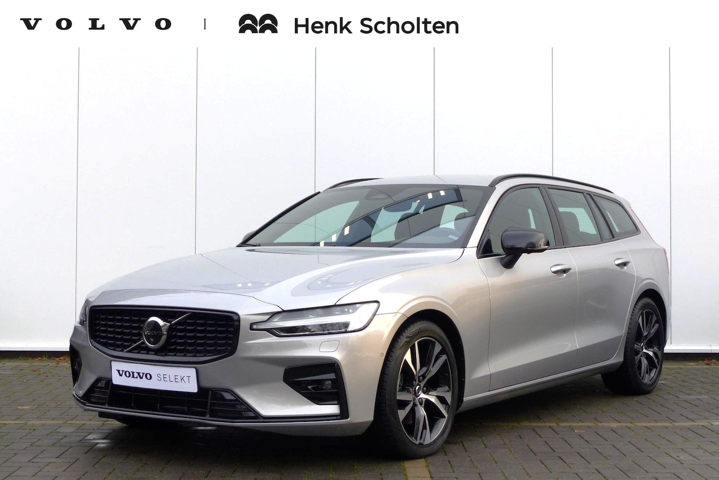 Volvo V60 - B3 AUT7 163PK Plus Dark | Harman Kardon Premium Audio | 360 Graden Camera | Verwarmbare Vo - AutoWereld.nl