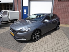 Volvo V40 - 2.0 T2 R-Design Trekhaak l Stoelverwarming l NAV