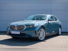 BMW i5 - eDrive40 / Trekhaak / Bowers & Wilkins / Adaptieve LED / Parking Assistant / Stoelverwarmi