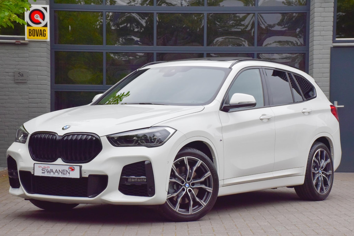 BMW X1 - xDrive25i High Executive M Sport | Pano | Trekhaak | HK | ACC - AutoWereld.nl