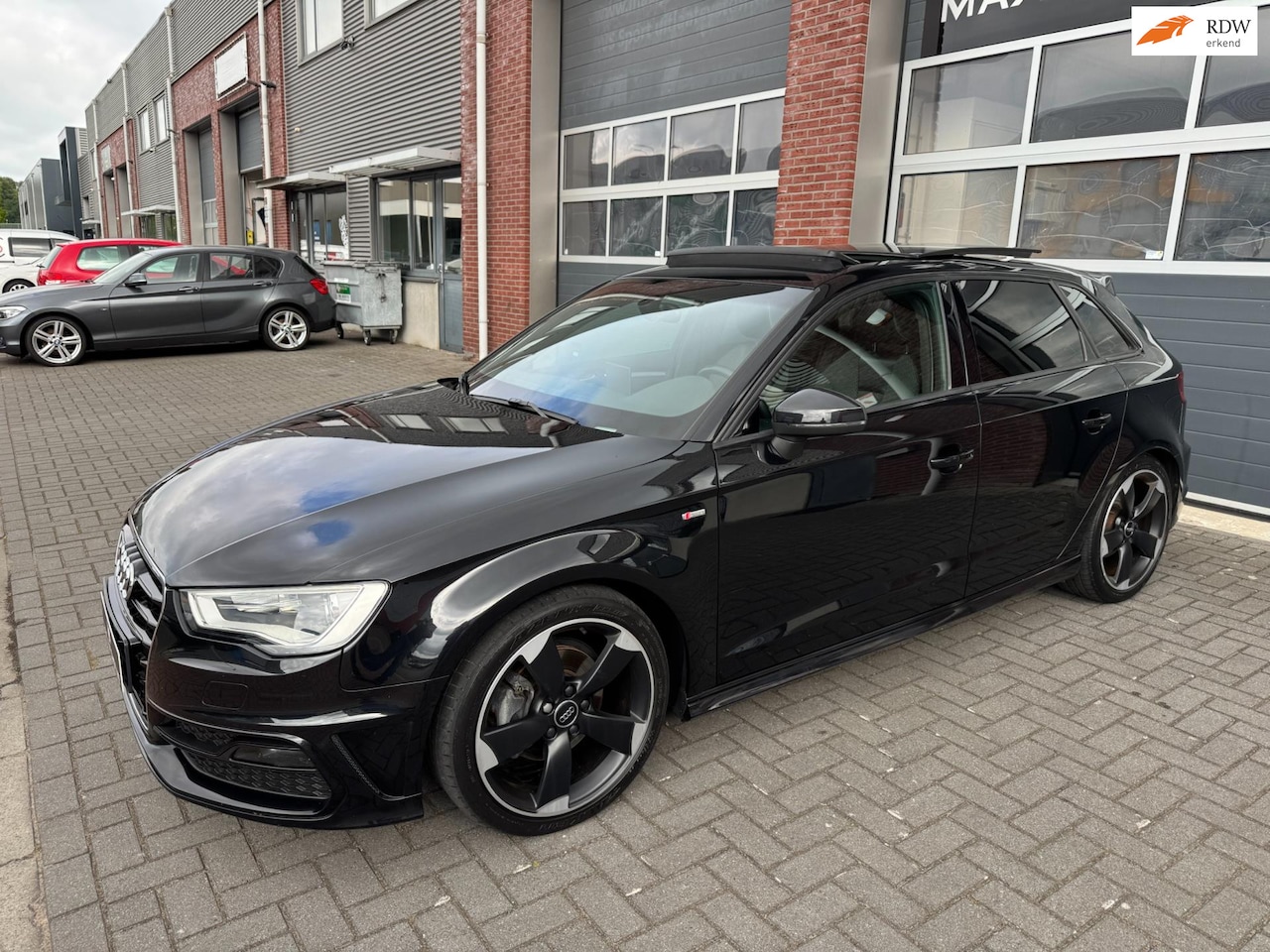 Audi A3 Sportback - 1.4 TFSI 3x S-Line LED Pano Navi Trekhaak - AutoWereld.nl