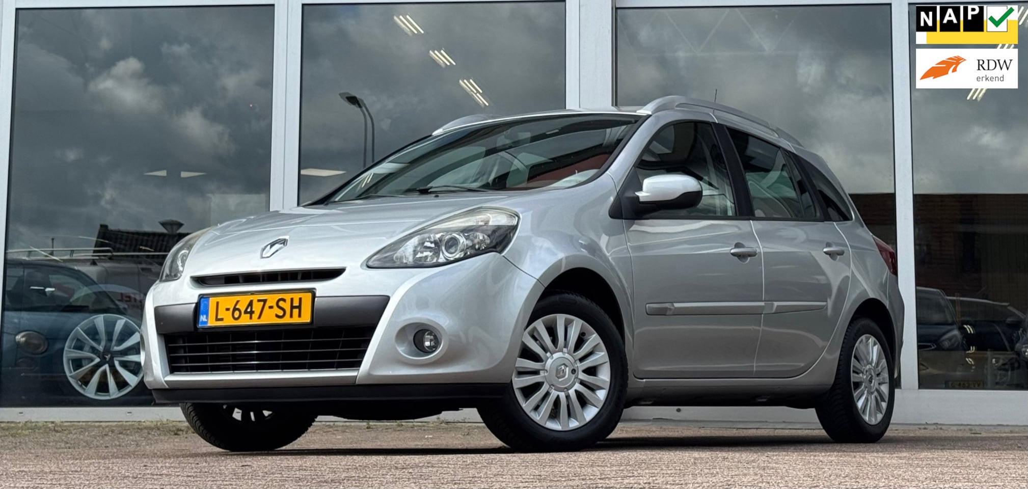 Renault Clio Estate - 1.2 TCE Collection Allseason banden Nieuwe APK - AutoWereld.nl