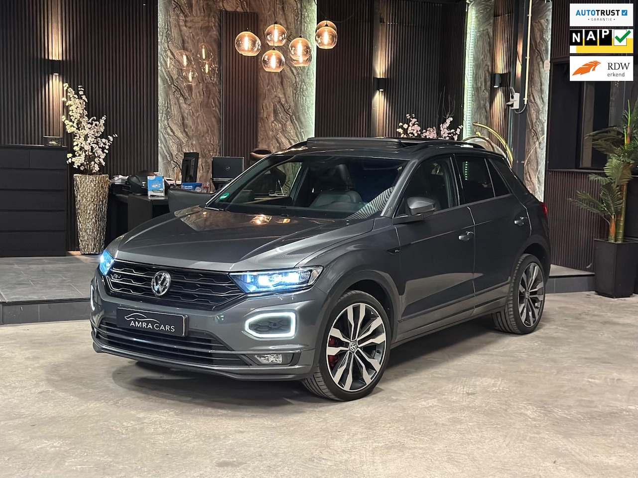 Volkswagen T-Roc - 1.5 TSI|3X R-Line|PANO|KEYLESS|BOMVOL - AutoWereld.nl