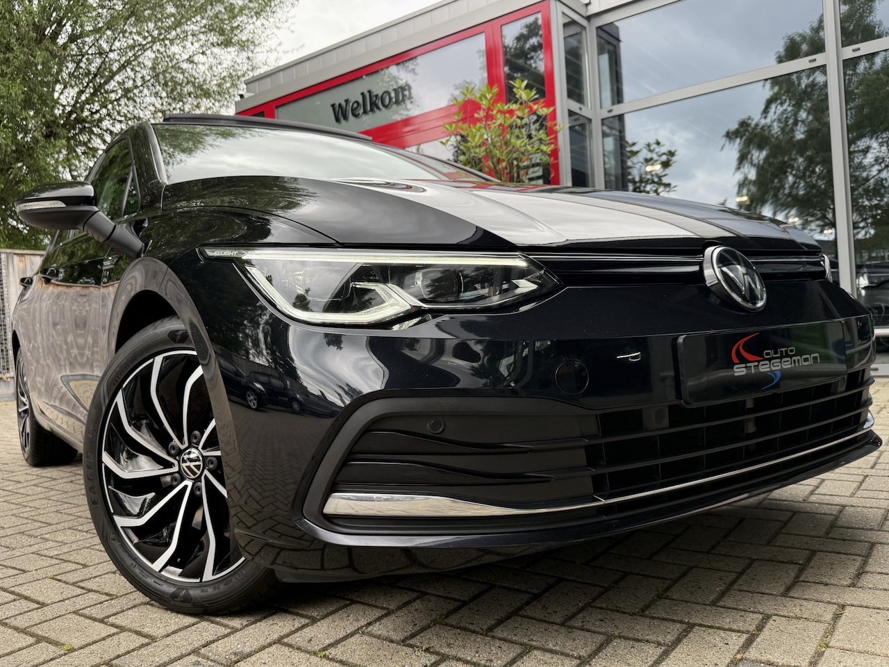 Volkswagen Golf - 1.5 TSI 150PK *!* HIGHLINE *!* PANODAK/ IQ LED/ NAVI/ CARPLAY/ MASSAGE *!* - AutoWereld.nl