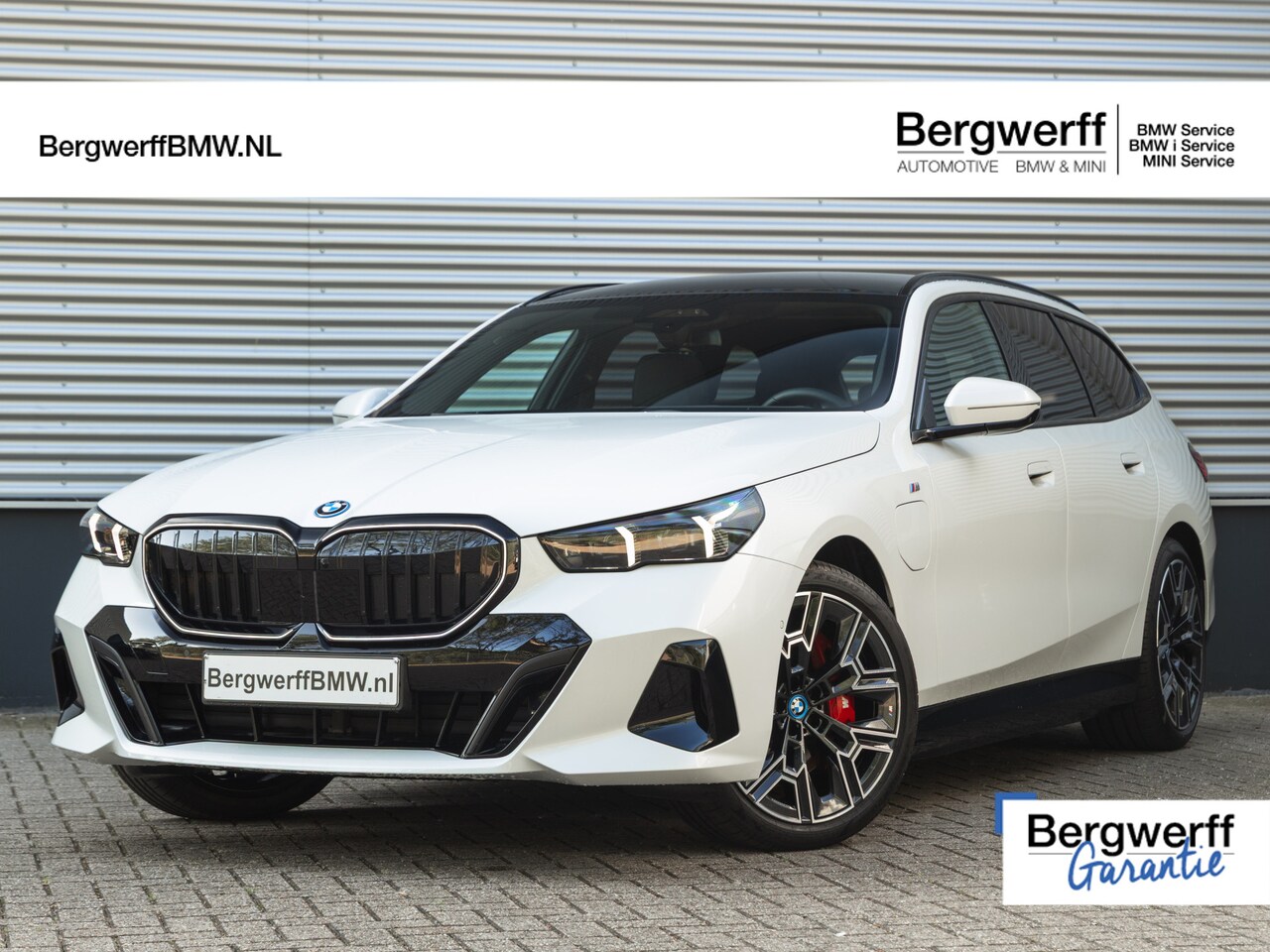 BMW 5-serie Touring - 550e xDrive M-Sport Pro - Pano - Driving Ass Prof - Onderstel Prof - AutoWereld.nl