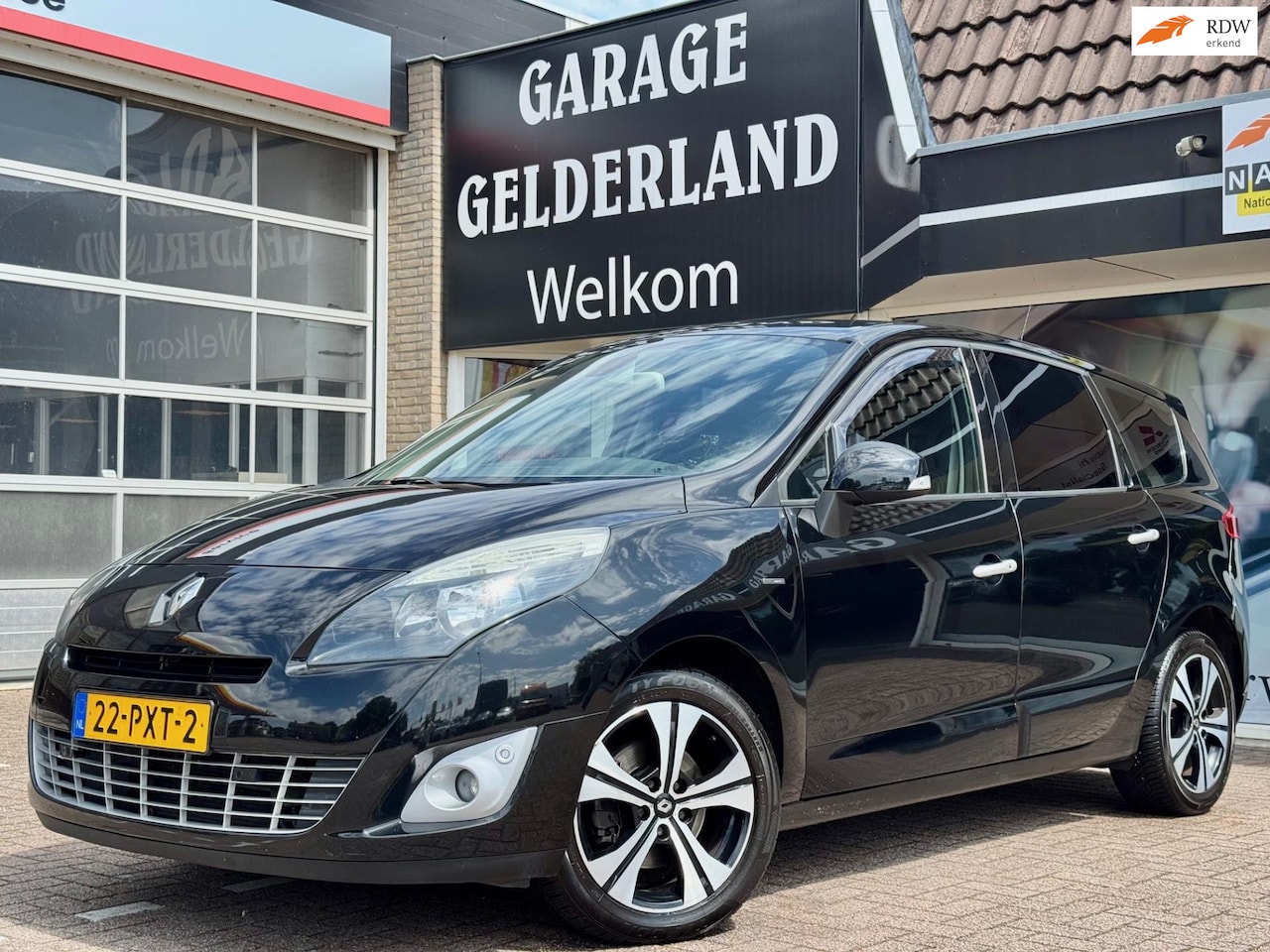 Renault Grand Scénic - 2.0 Bose 7p. | Navi | Leder | Trekhaak | Cruise | Climate | Pdc | Isofix | Full-option! - AutoWereld.nl