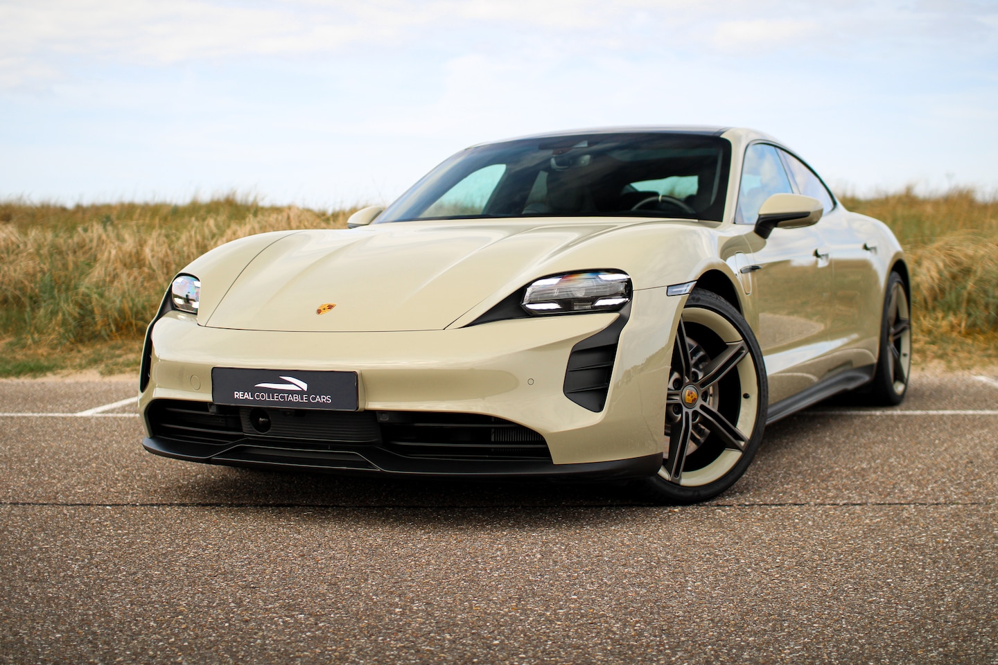 Porsche Taycan - GTS 84 kWh Hockenheim Edition | 1/180 | 598 pk | NL auto | - AutoWereld.nl