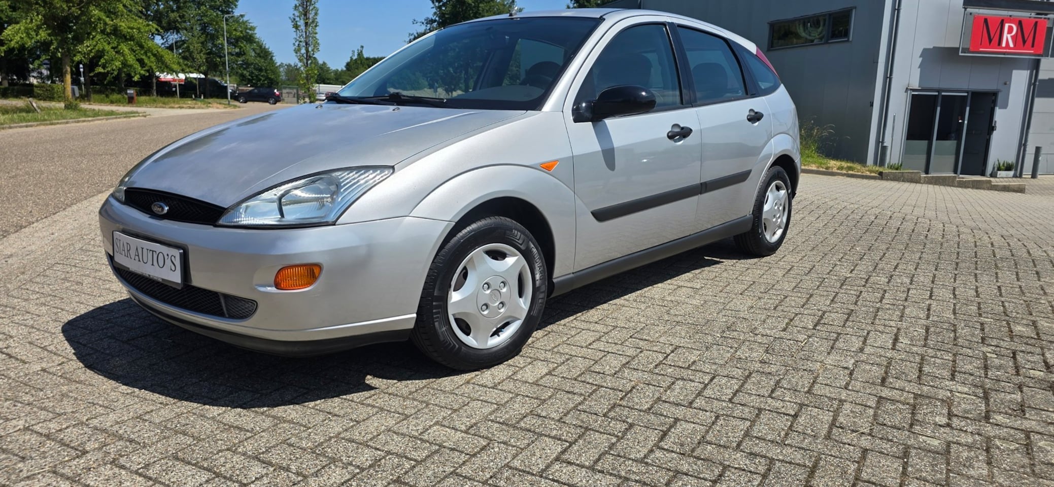 Ford Focus - 1.6-16V Ghia Nieuw A.P.K, Airco, - AutoWereld.nl