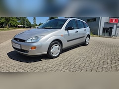 Ford Focus - 1.6-16V Ghia Nieuw A.P.K, Airco,