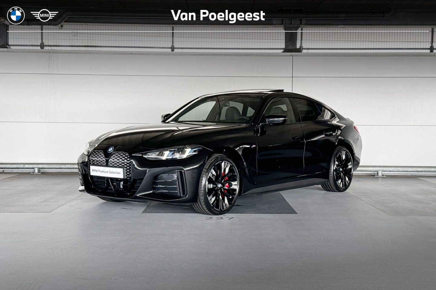 BMW i4 - eDrive35 M Sport Edition 70 kWh | M Sportpakket Pro | Elektrisch bediend glazen schuif-/ka - AutoWereld.nl