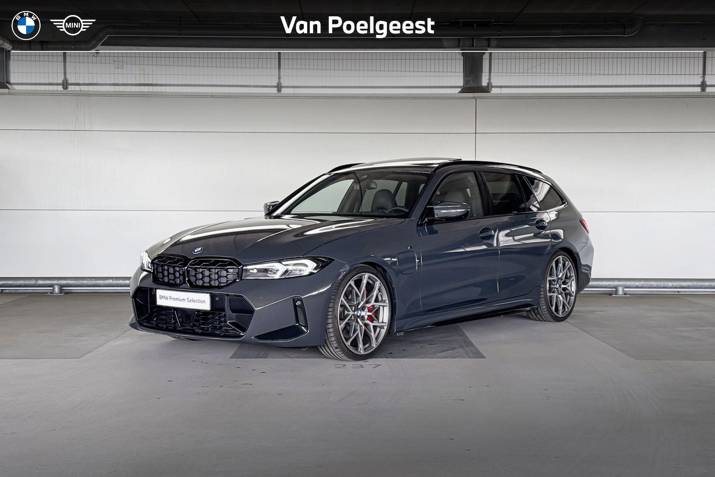 BMW 3-serie Touring - 330e | M Sportpakket Pro | Glazen panoramadak | Elektrisch verstelbare stoelen | Selection - AutoWereld.nl