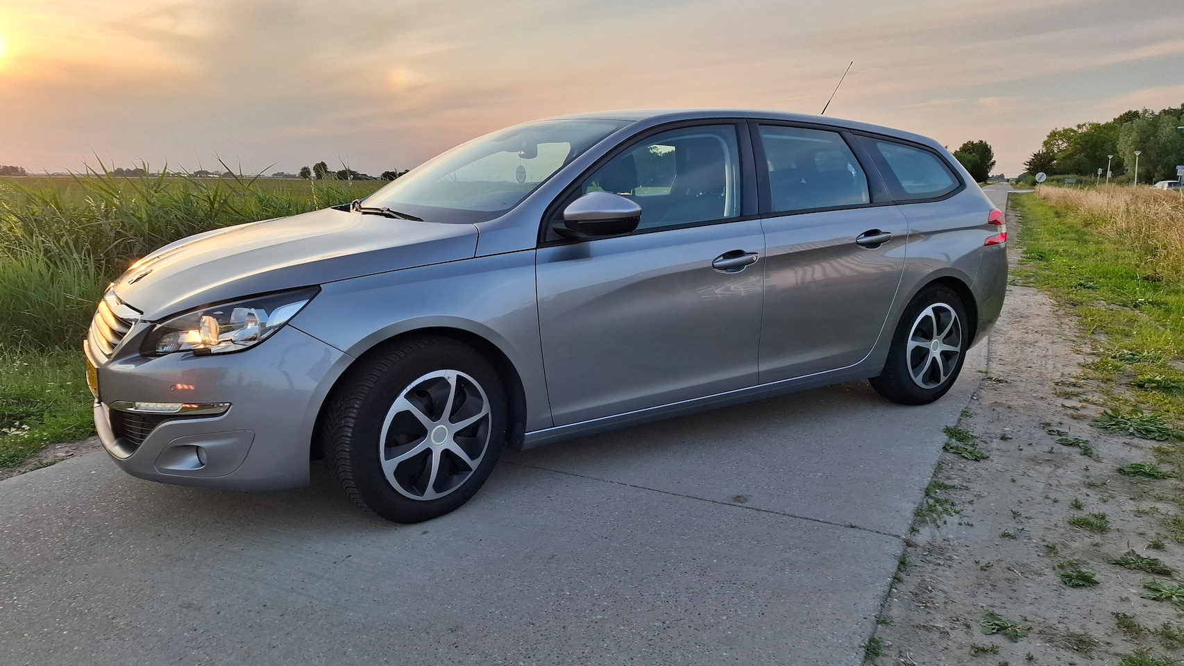 Peugeot 308 SW - 1.2 e-THP Allure - AutoWereld.nl