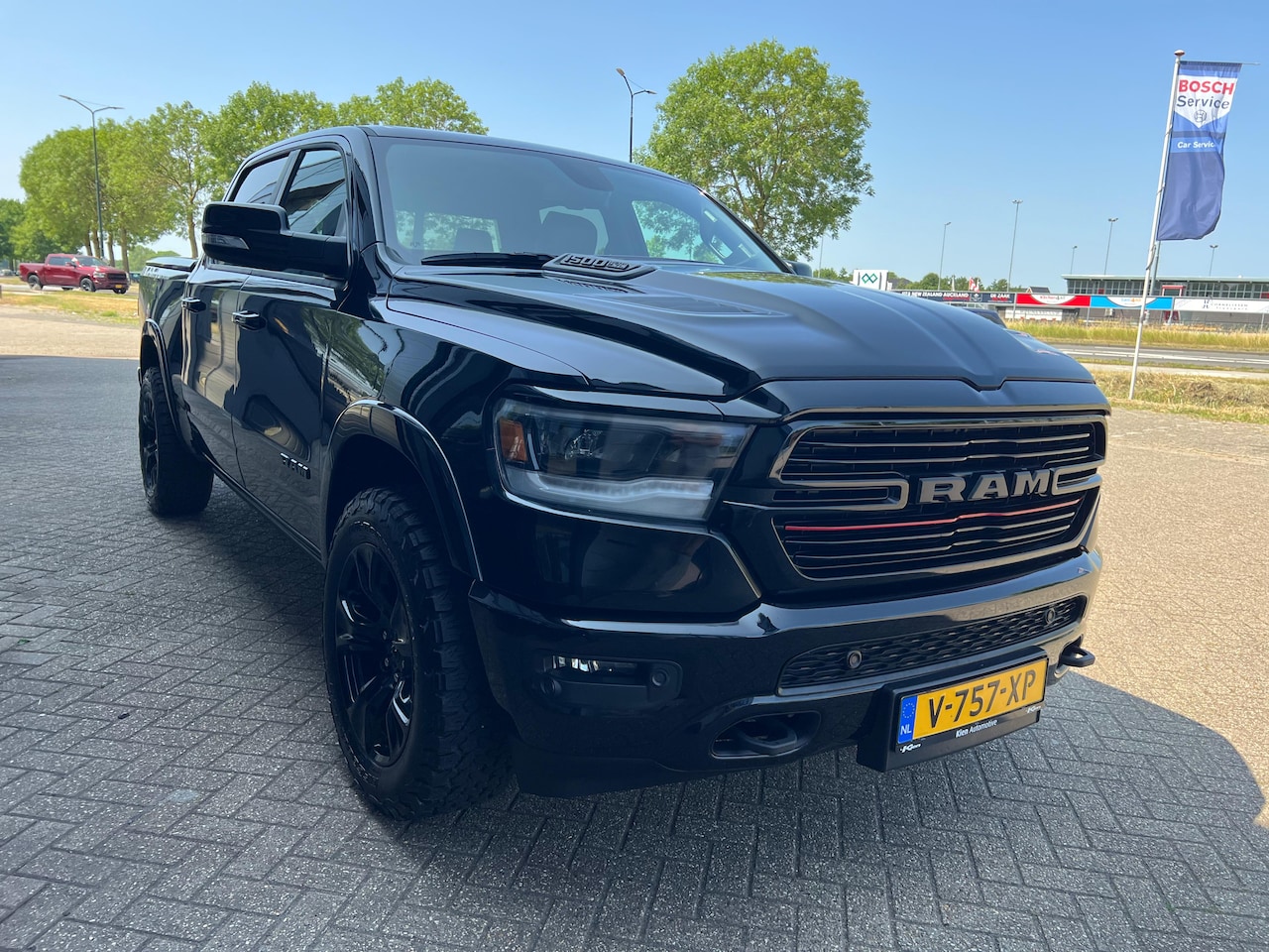 Dodge Ram 1500 - 5.7 V8 4x4 Crew Cab Laramie Sport - AutoWereld.nl