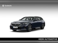 BMW i5 Touring - eDrive40 M Sport Edition 84 kWh | 20 Inch | M-Sportpakket | Innovation Pack | Panoramadak