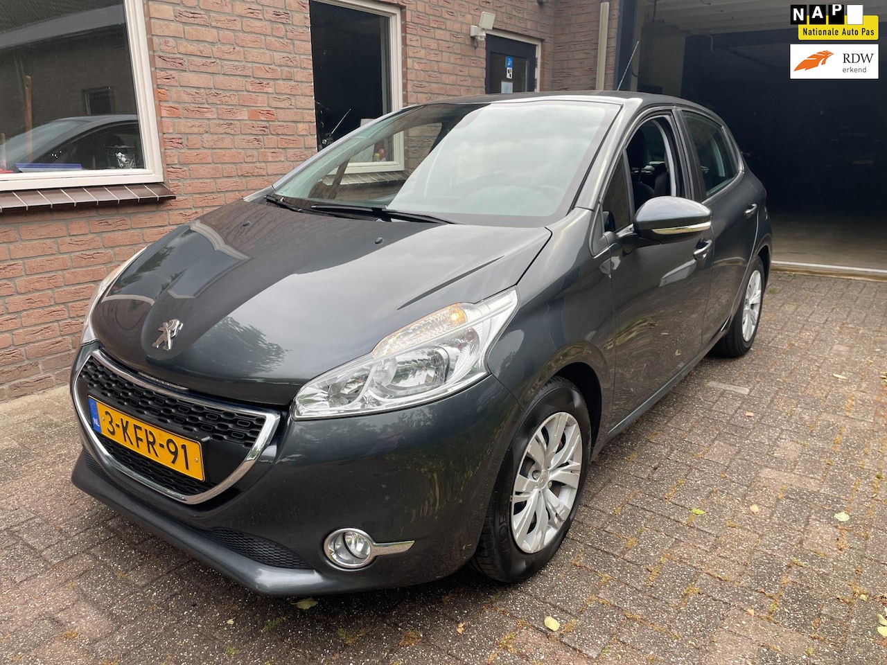 Peugeot 208 - 1.2 VTi Envy airco cruise navi nieuwe apk - AutoWereld.nl