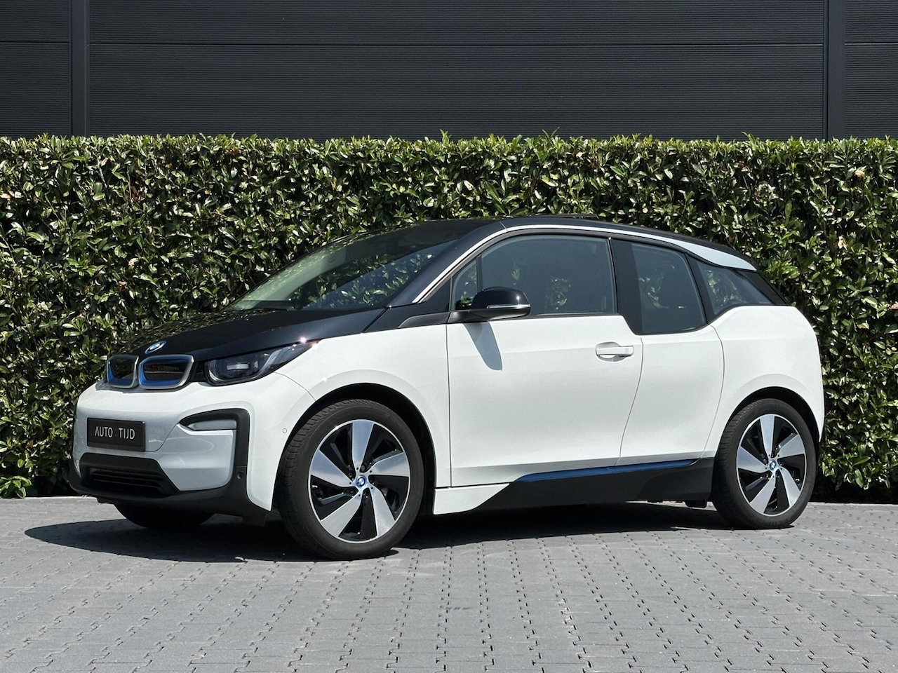 BMW i3 - 120Ah 42 kWh, PANO, NAVI, CRUISE, LED, ECC-AIRCO, CAMERA, STOELVERWARMING, LICHTMETAAL 18" - AutoWereld.nl