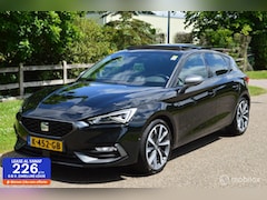 Seat Leon - FR 1.5 eTSI / incl BTW / Panorama / ACC / LED /