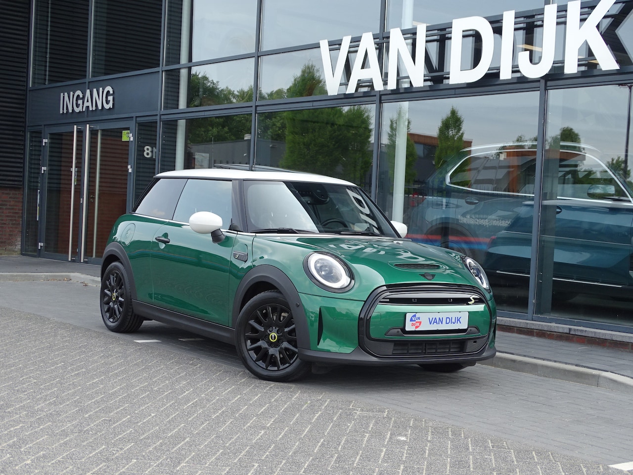 MINI Mini-Electric - PanoDak Head-Up Harman-Kardon Apple CarPlay LED-koplamp Driv.Ass. Camera Kunst-Leder 16" L - AutoWereld.nl