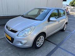 Hyundai i20 - 1.2i i-Motion kleppen hoor baar